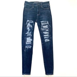 AMERICAN EAGLE HIGH RISE RIPPED JEANS